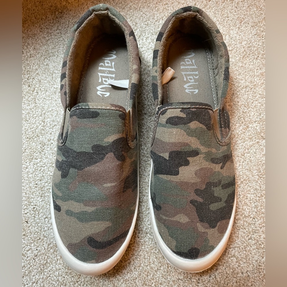 Womens Slip on Canvas Shoes Size 9